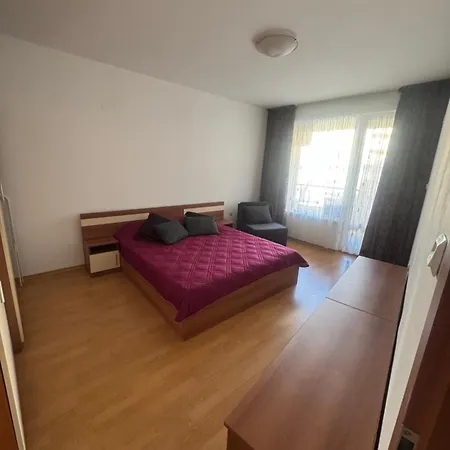 Yassen - Apartma S Vyhledem Na Bazen 公寓 *