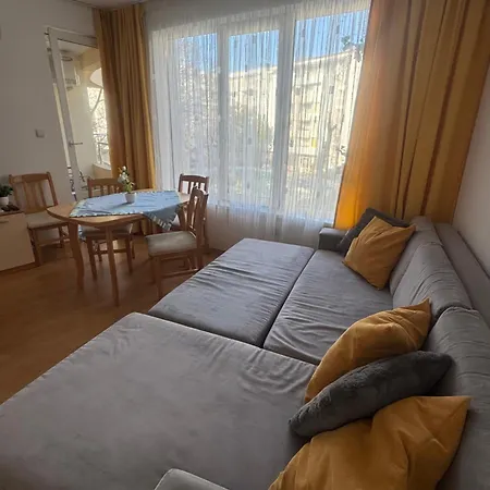 Yassen - Apartma S Vyhledem Na Bazen 公寓 *